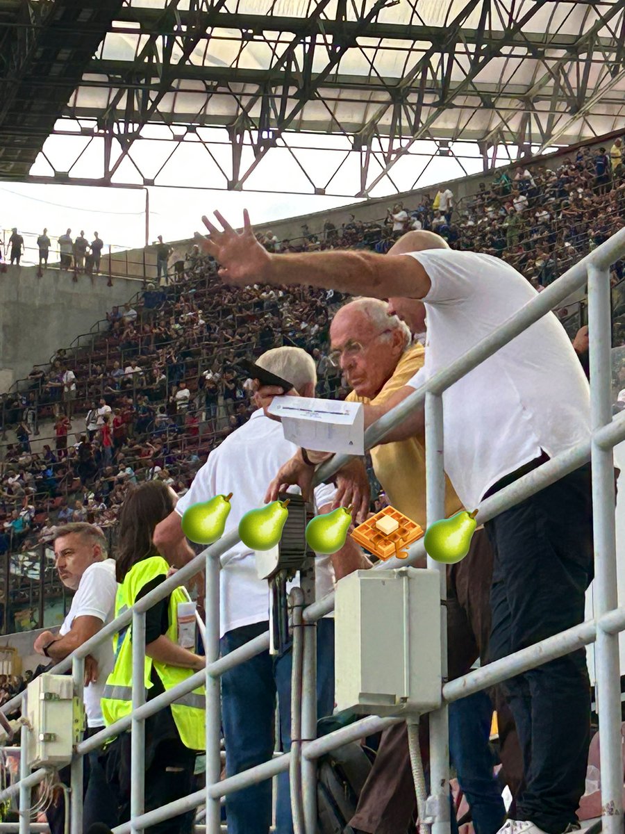 ruuuggg's tweet photo. @MichaelDones91 @90ordnasselA Frattesi ha sbagliato. Doveva aspettare la fine per dirgli “5 a 1” https://t.co/odSREwR8p7