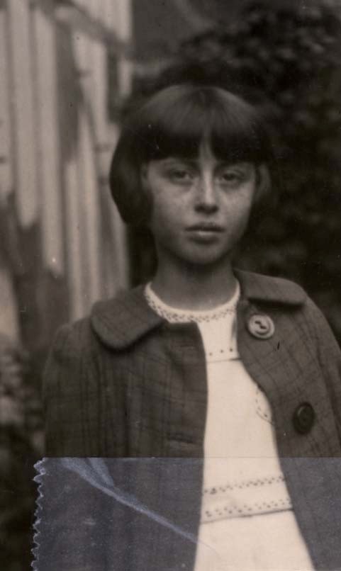 AuschwitzMuseum's tweet photo. 17 September 1931 | A French Jewish girl, Colette Rosen, was born in Saint Dizier.

In February 1944 she was deported to #Auschwitz and murdered in a gas chamber. https://t.co/crypudo2M9