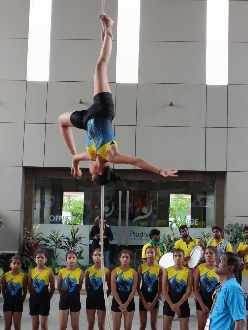 tedxhyd's tweet photo. Health League was founded in 1944 under the patronage of Raja Bahadur Venkat Rama Reddy. Engaged mainly in coaching indigenous games/sports and socio cultural activities, they bring to us the amazing performance of Mallakhamb today! Just WOW!! #Ignite #TEDxHyd https://t.co/PG8cmgcr1U