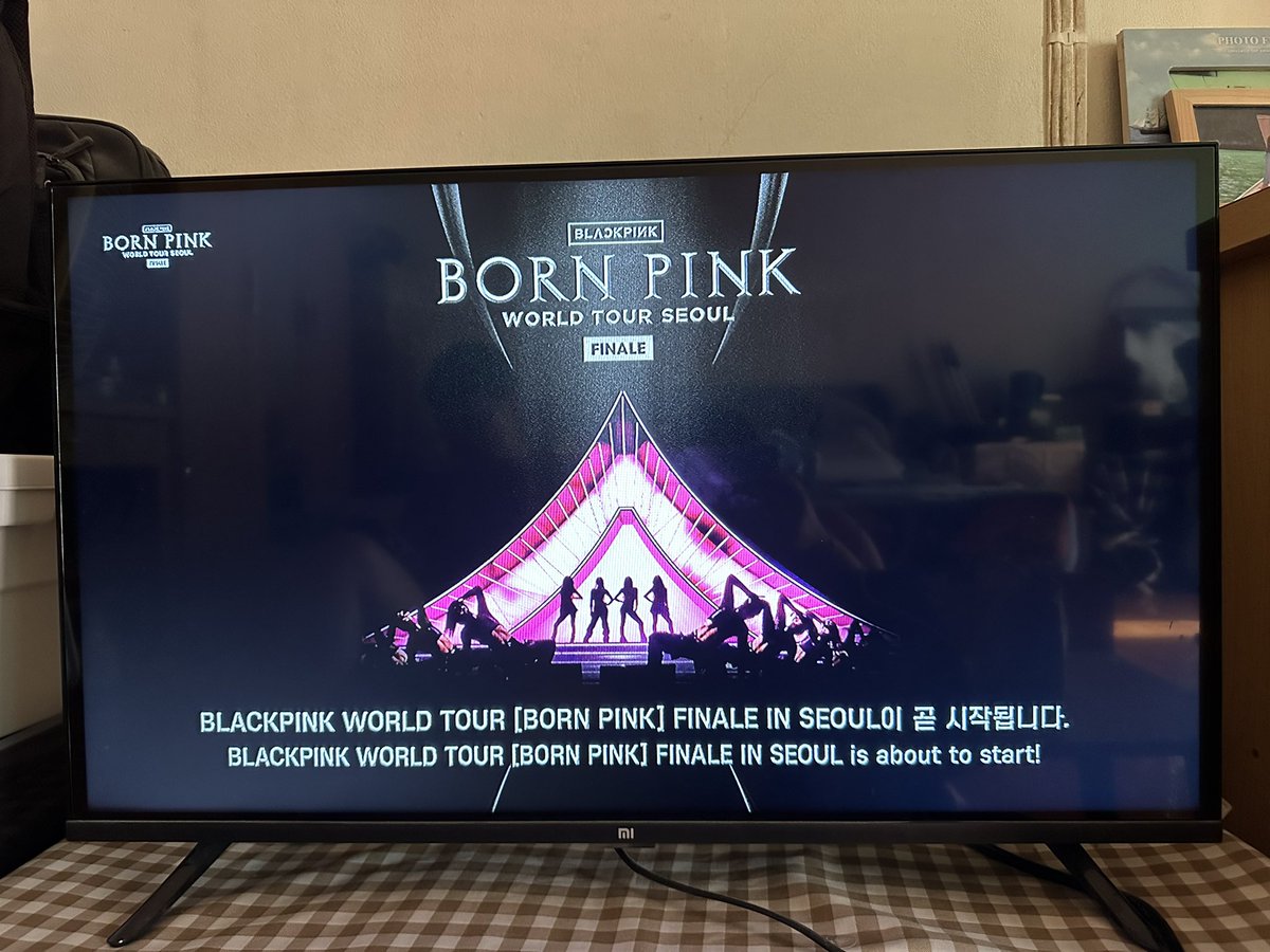 chutima_nookk's tweet photo. 🖤🩷 #BORNPINKinSEOUL_FINALE https://t.co/zIDQZf2iEu