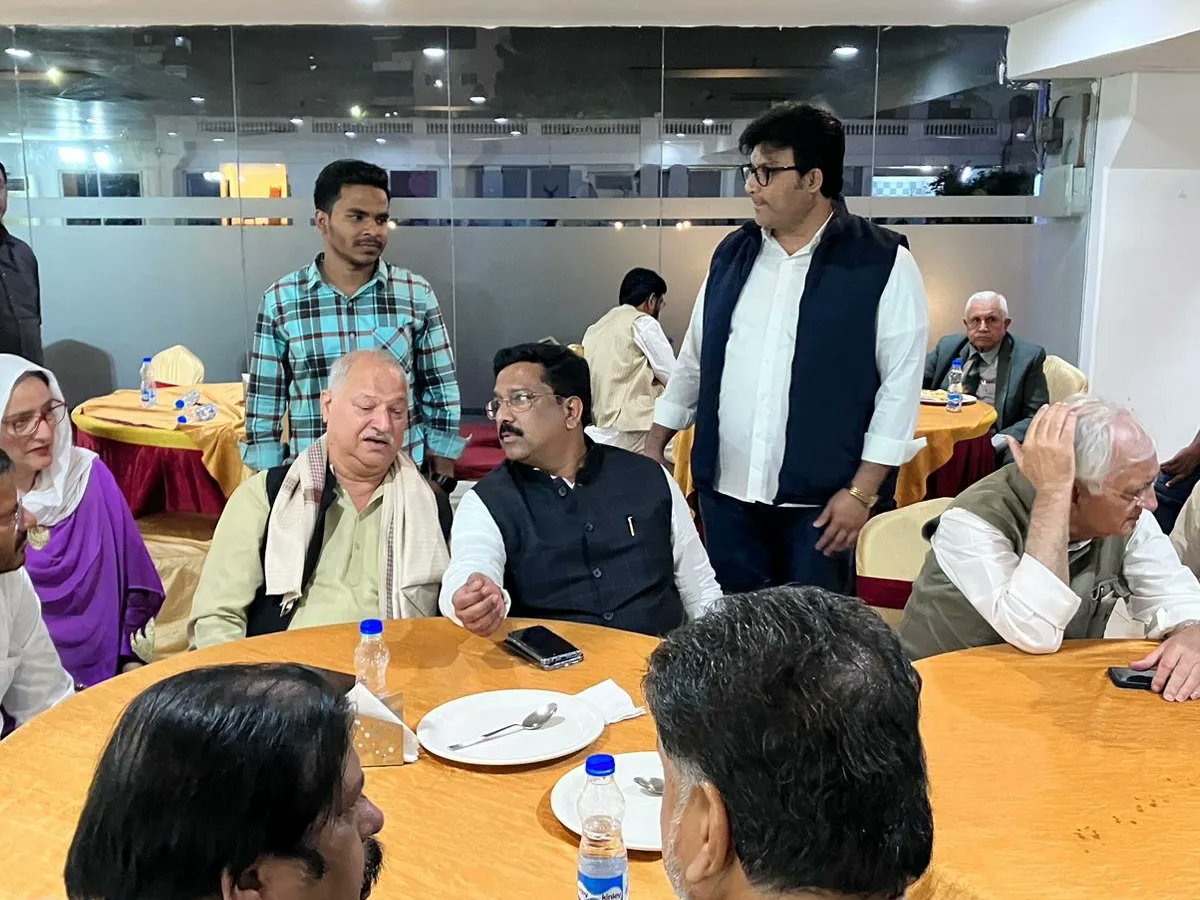 uzma_shakir's tweet image. Minority Leadership Meeting at Nizam Club
#CWCMeetingHYD 
@Manikrao_INC
@ShayarImran 
@revanth_anumula
@RenukaChowdhury 
@RohitChINC 
@DKShivakumar
@MansoorKhanINC
@PCVishnunadh2
@asmatasleem13
@SachinAhimsa 
@INCSandesh 
@JeenalNGalaINC  
@INCTelangana
Uzma Shakir TPCC General