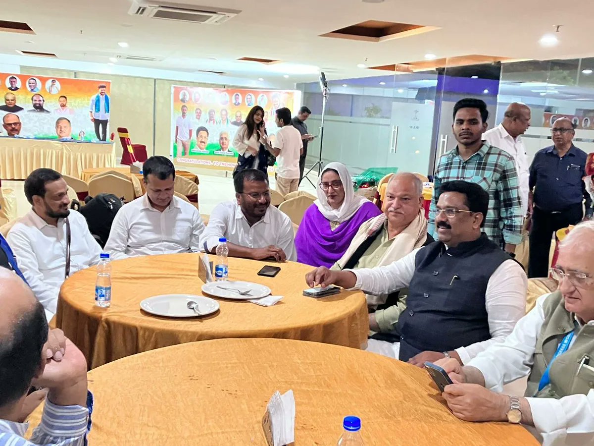 uzma_shakir's tweet image. Minority Leadership Meeting at Nizam Club
#CWCMeetingHYD 
@Manikrao_INC
@ShayarImran 
@revanth_anumula
@RenukaChowdhury 
@RohitChINC 
@DKShivakumar
@MansoorKhanINC
@PCVishnunadh2
@asmatasleem13
@SachinAhimsa 
@INCSandesh 
@JeenalNGalaINC  
@INCTelangana
Uzma Shakir TPCC General