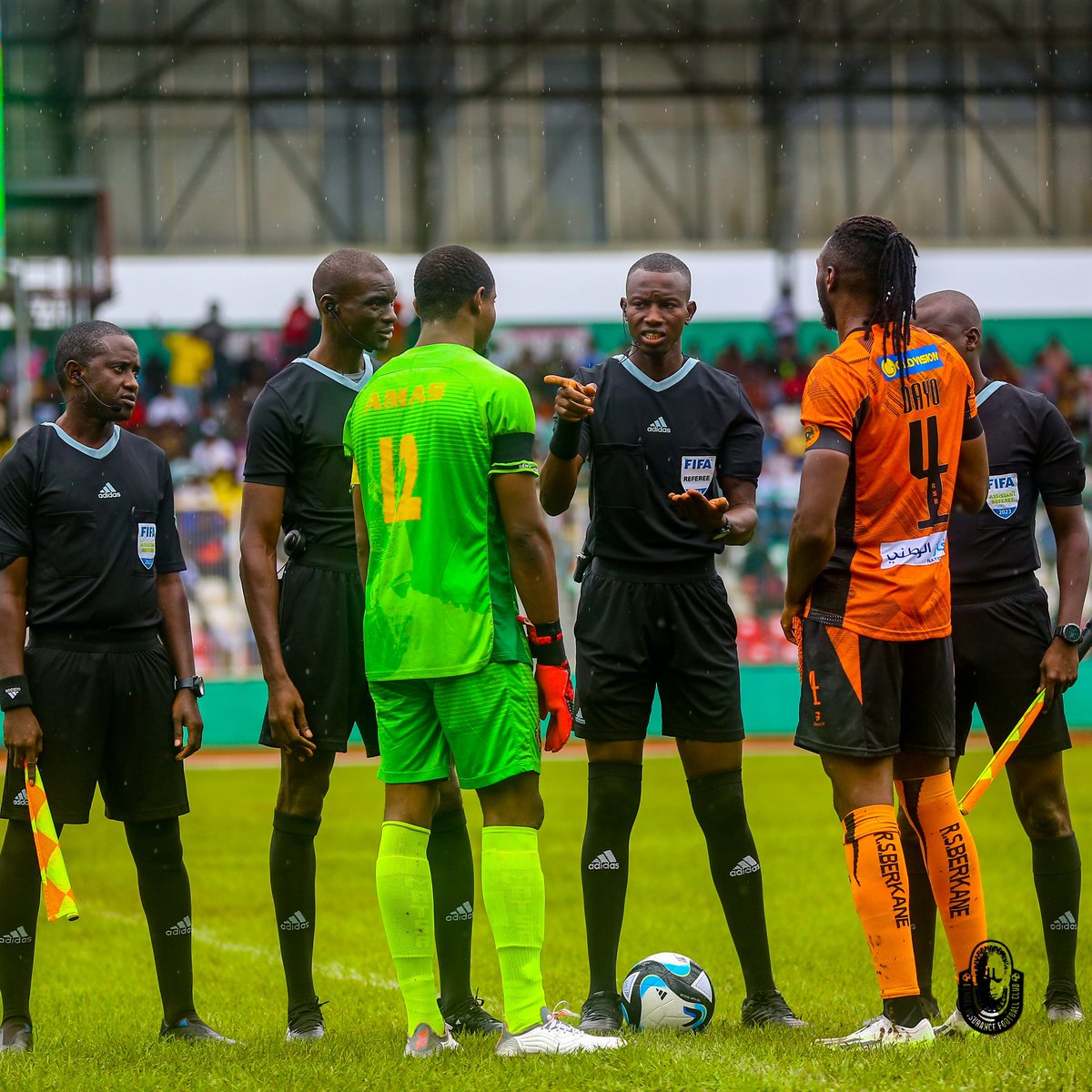 BendelInsurance's tweet photo. Pictures highlight from yesterday's game.
2-2 it ended at the Samuel Ogbemudia Stadium, Benin City.
#CAFCC
#BINRSB
#BendelInsurance
Adaaaaaaaa BENDEL! https://t.co/LNKJMzr2bM