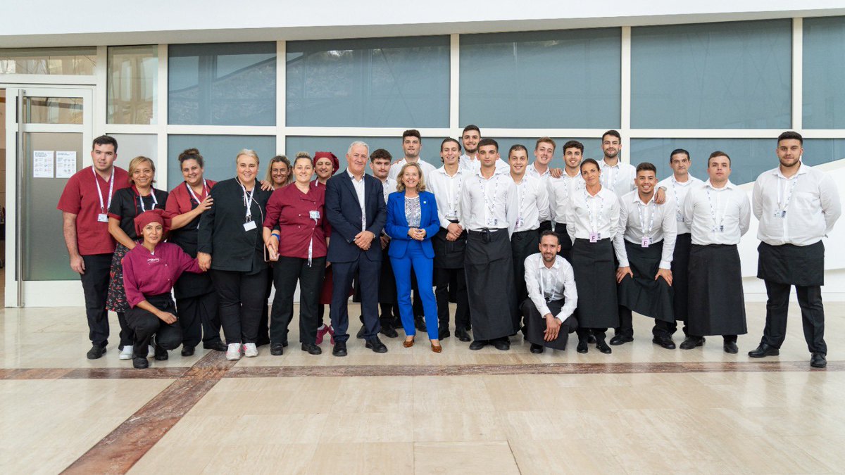 Quiero reconocer y agradecer la labor de los servicios de apoyo, catering y seguridad que han contribuido al éxito del Consejo #ECOFIN en #SantiagoDeCompostela

Las 60 delegaciones se llevan un recuerdo imborrable de la excelente atención… ¡y la comida gallega!

#OrgulloDePaís🇪🇸