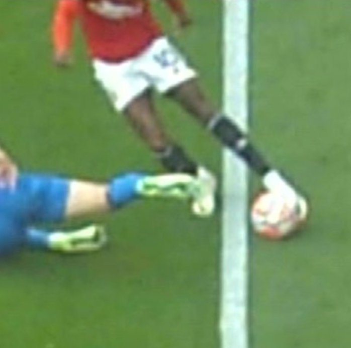 24hourskills's tweet photo. @Jimmy__MUFC @patsterwalsh14 @markgoldbridge Don't start using the frame before the ball goes out as evidence 🤣🤣 https://t.co/Oyv5ZJM0vG
