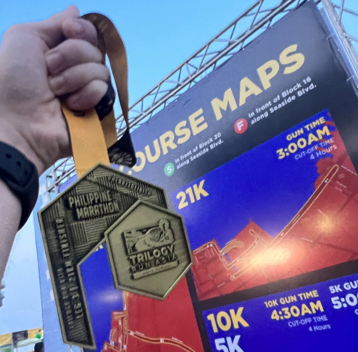 aresxgg's tweet photo. 21K Finisher! New PR!!!
Prev: 2hrs and 46mins
Now: 2hrs and 15mins
#TrilogyRunAsiaLeg3 #HeartToFinish
#RunRio #JustDoIt #NRC 

📍SM MOA https://t.co/AmRwR2bP51