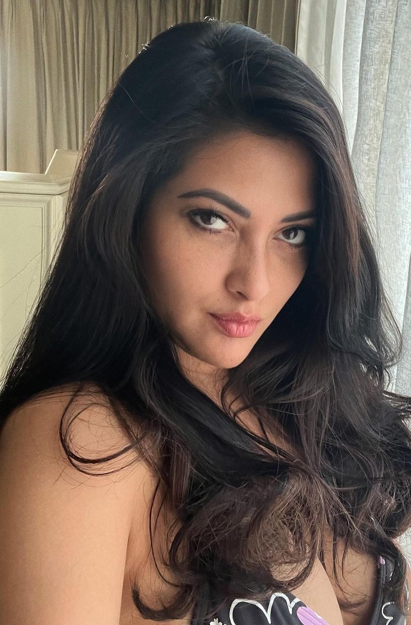 F6N4eV0aAAAsNTb?format=jpg&name=large