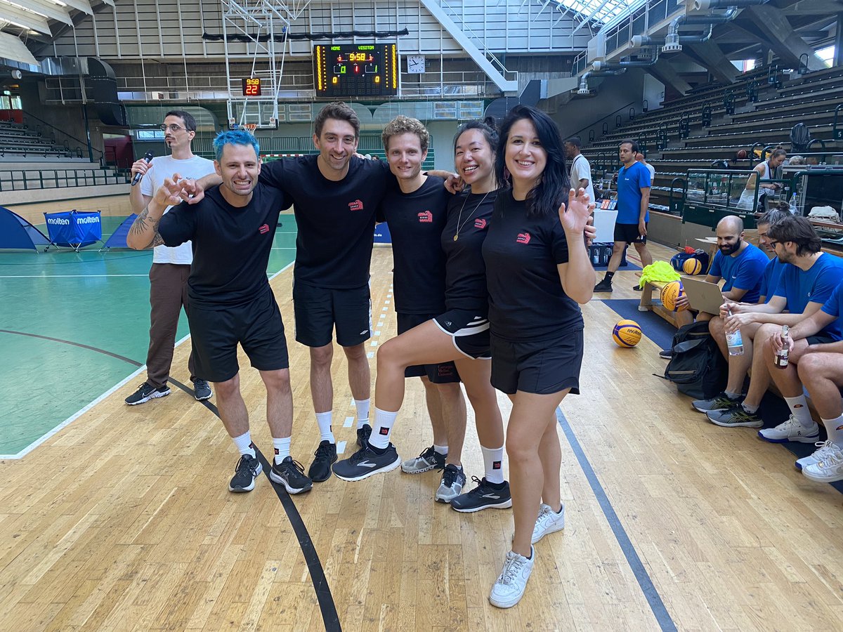 Still in Berlin for #BerlinBlockchainWeek?👀

Come join us today at Sömmeringhalle for some Dyno basketball action! 🏀🦖