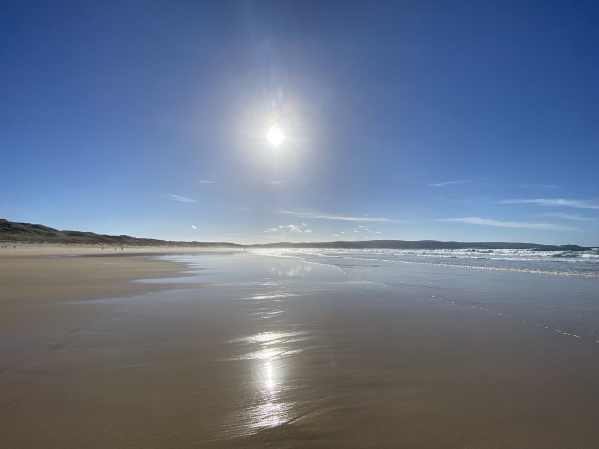 beanoburnett's tweet photo. #sundaypix3things sun sea sand https://t.co/8Mh5ZUrSOU
