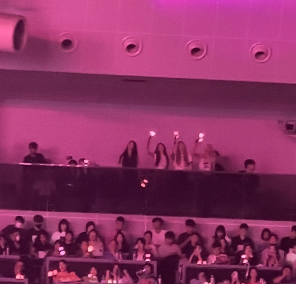 เบม่อนมารายงานตัวที่คอนพี่สาวแล้ว 😭

#BLACKPINK #BABYMONSTER #BORNPINK_FINALE