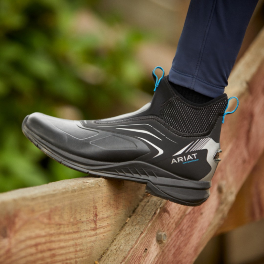 The revolutionary Ascent Waterproof Paddock delivers premium comfort, stability and style every step of the way.