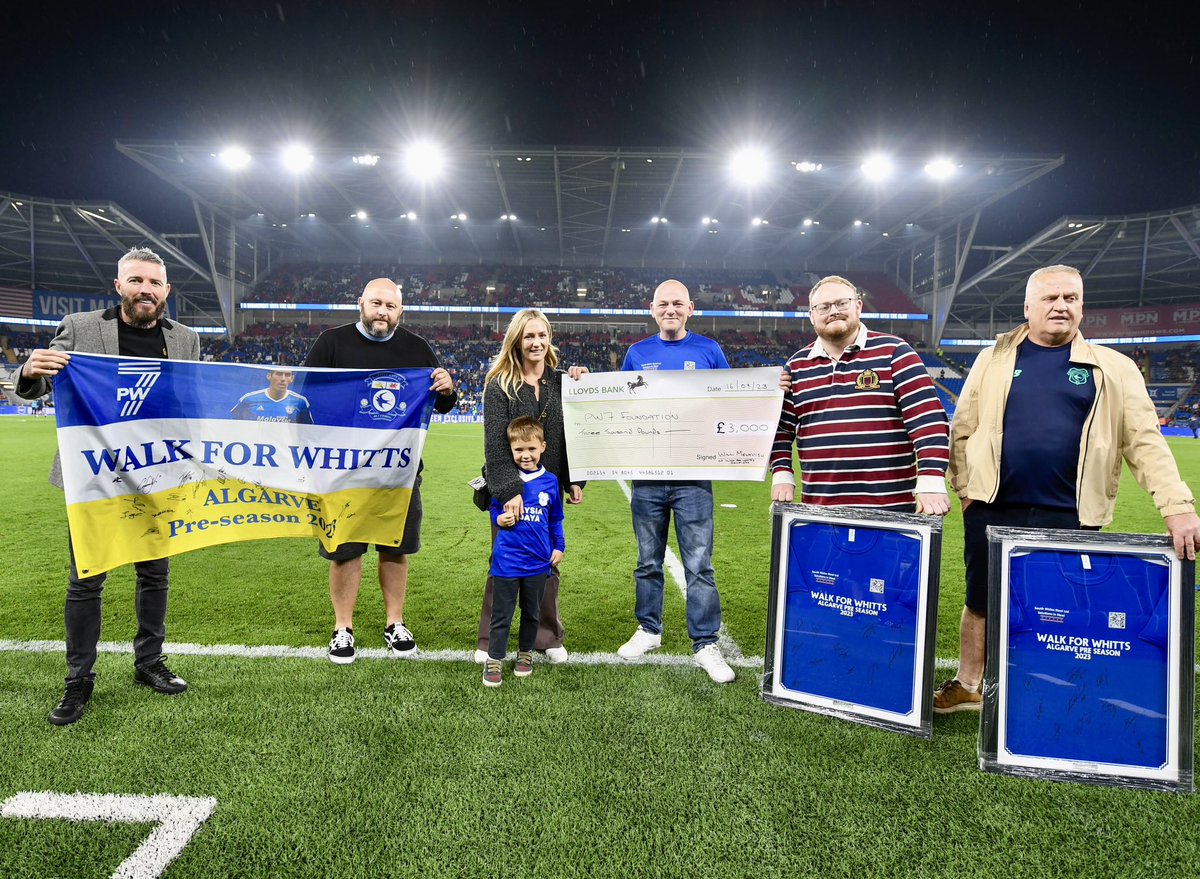 📸 What a great night in Cardiff! Amanda and Will were at Cardiff City Stadium for the South Wales derby last night where they met @WillMel1927 and the #WalkForWhitts team. Even Super @KevMcnaughton joined in!