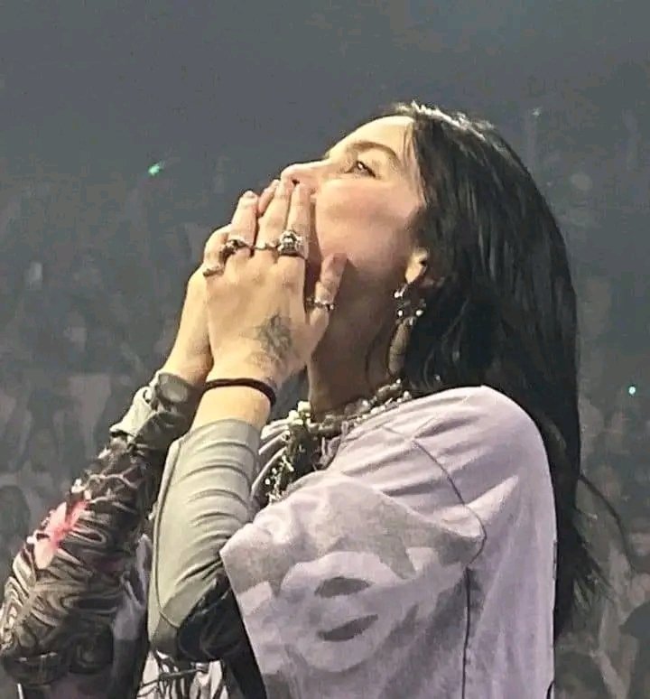 yoongilishhh's tweet photo. replacing this pin when billie returns to ph <33 https://t.co/hesYUru2aW