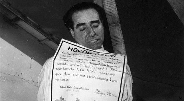 adilhafiza's tweet photo. [Tarihte Bugün]

1] 16 Eylül 1961: Menderes Hükümeti’nin bakanları Fatin Rüşdü Zorlu ile Hasan Polatkan darbeciler tarafından idam edildi.  

17 Eylül 1961: Darbeciler, 1950-60 arasında Başbakanlık yapmış, İstiklal Madalyası sahibi Adnan Menderes'i idam etti.  

#AdnanMenderes https://t.co/4F3zRQVYpV