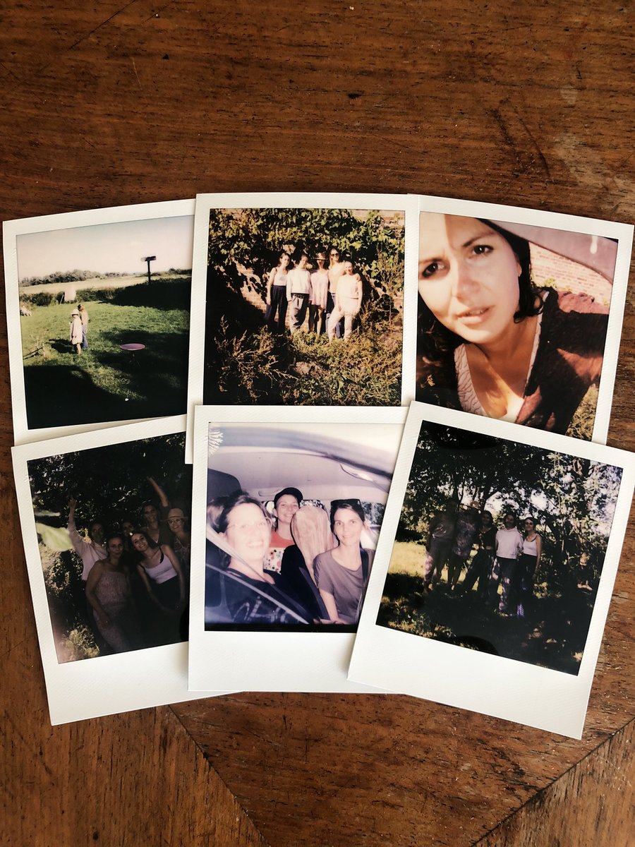 Les #autrices en retraite d’écriture dans le merveilleux Kunsthaus Strodehne. #écrireensemble #sororité #écrireunroman #Brandenburg #nature #inspiration #étéindien <a href="/callacecile/">Cécile Calla</a>