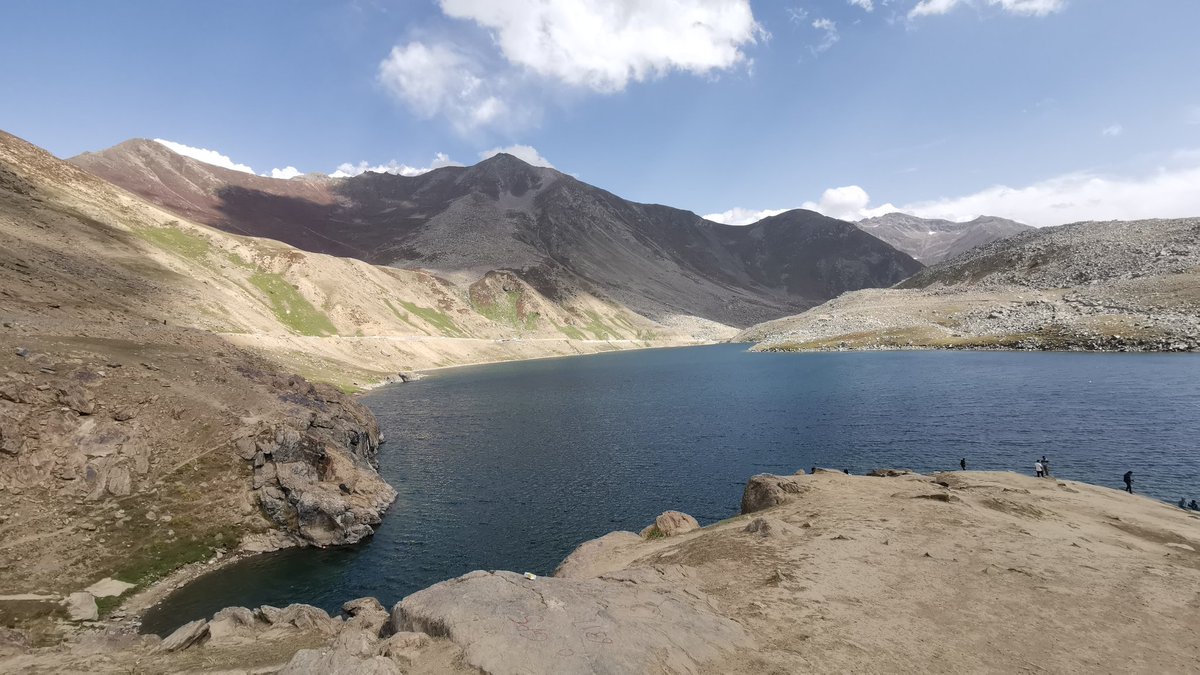 SalmanT742's tweet photo. Lulusar Lake is Pakistan's largest alpine lake in the Kaghan Valley.

#Nature #Photo #Photooftheday #Photography #NaturePhotograhpy #Naturelovers #lake #Landscape #Pakistan #Lulusar #Huawei #mobilephotography #Clouds #Sky https://t.co/IQsc3DqAmu