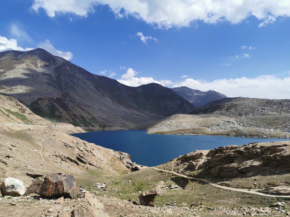 SalmanT742's tweet photo. Lulusar Lake is Pakistan's largest alpine lake in the Kaghan Valley.

#Nature #Photo #Photooftheday #Photography #NaturePhotograhpy #Naturelovers #lake #Landscape #Pakistan #Lulusar #Huawei #mobilephotography #Clouds #Sky https://t.co/IQsc3DqAmu