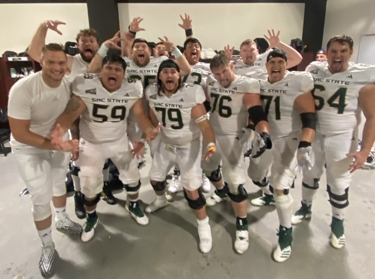 Hammerheads Celebrating!!!!
448 Total Yards and Zero Sacks vs Stanford tonight!!!
I LOVE THESE GUYS!!!
#SWARM