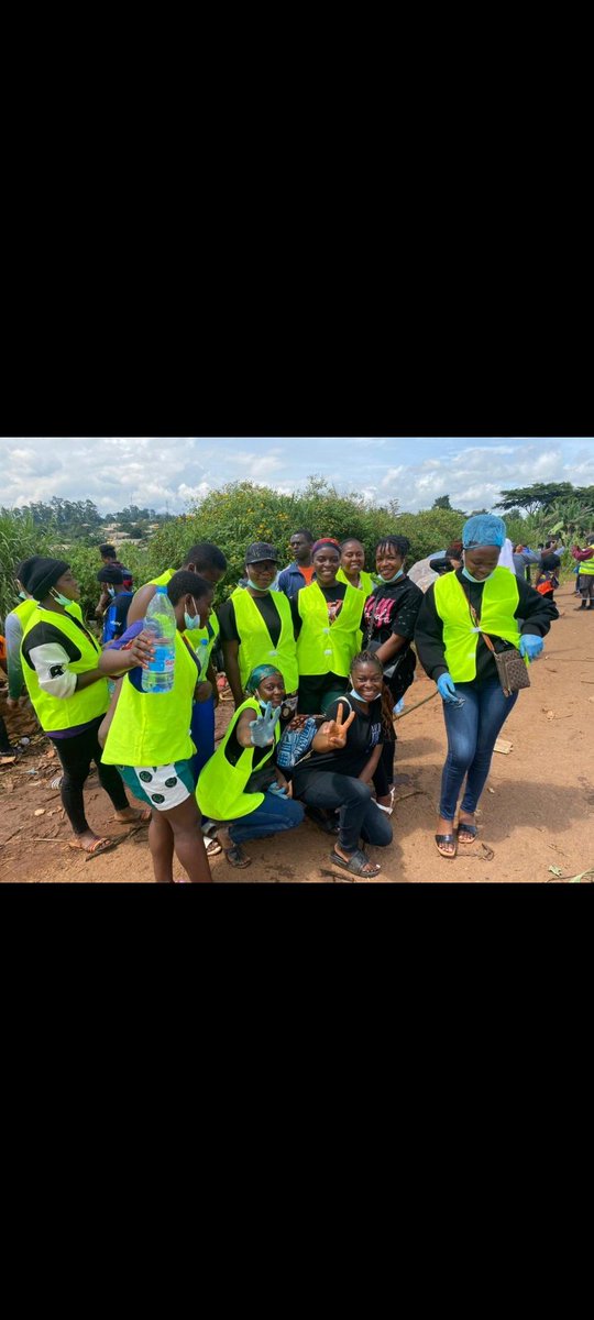 pezongho1's tweet photo. Yesterday was  celebrated as world Clean Up day
And as a Volunteer, i did my own little part by joining other Volunteers of  @GLOBALVISIONAR5 @GACDCameroon to take action...Every little action Matters....
@IAmCameroon
#WasteToWealth 
#ICommitToAct 
#MyEnvironmentMyResponsibility https://t.co/1Ye58yMbOF