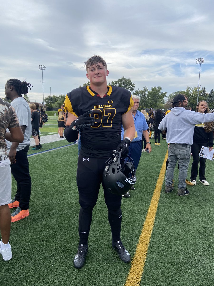FetrowJen's tweet photo. Game clenching strip sack by @JakeFetrow !
What a way to end the game! Your dedication and hard work can clearly be seen.  Proud of you💪🏼❤️ https://t.co/wthYcYN15h