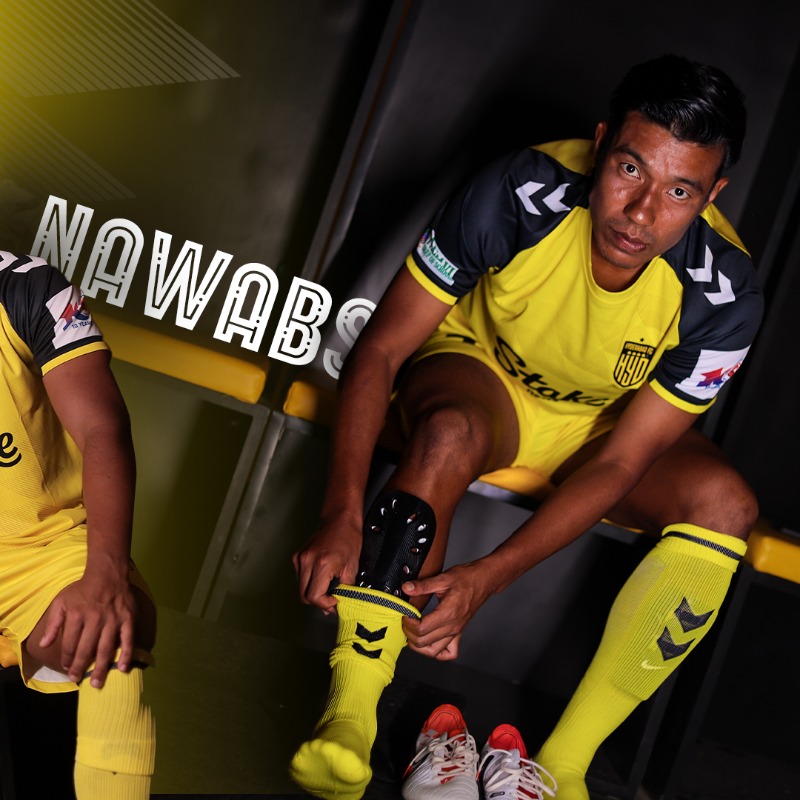 HydFCOfficial's tweet photo. 🆕 season, 🆕 threads, same identity 💛🖤

Grab your Hyderabad FC 2023-24 Home Jersey, now available on the @hummel1923 online store 🛍

*FIRST 50 BUYERS ARE IN FOR A SURPRISE 🫢 

#TheNawabs #HFCxHummel #HyderabadFC