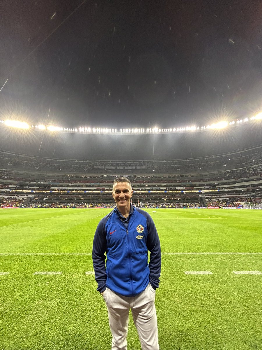 adorri25's tweet photo. En el Azteca!! En el Clásico!! Gracias por la invitación!! https://t.co/T9ajQMHizu