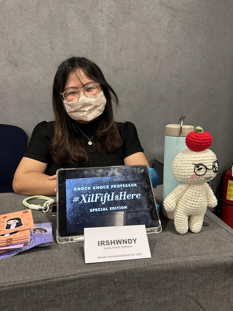 irshwndy's tweet photo. Day 2 fit for book-signing of Knock, Knock, Professor Special Edition! See youuu, windies! 🤩👋 #KKPSpecialEdition #XilFiftisHere https://t.co/TcpSuFlfmm