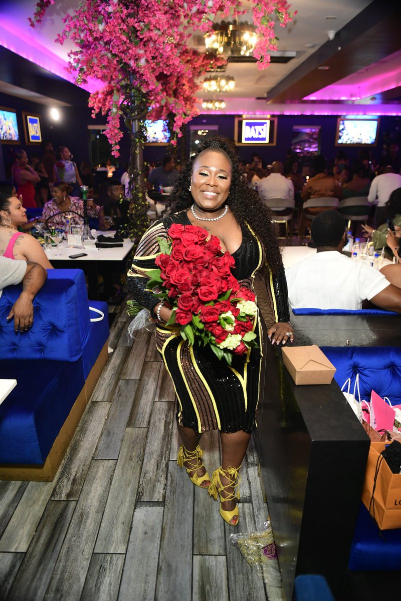 cand1sweets_'s tweet photo. Been that girl since 1 9 9 2β¨
#itsmybirthday #onetimeforthebirthdaychick #virgoseason
#thebestisyettocome
#thirtyone
#youngandhungry https://t.co/wmAKi49Wzj