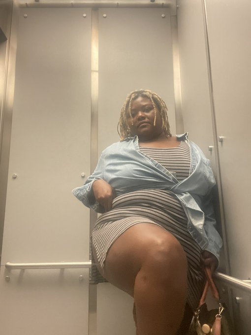 Pretty sure this is supposed to be a shirt but it covers my butt so I wore it as a dress 😁 https://t