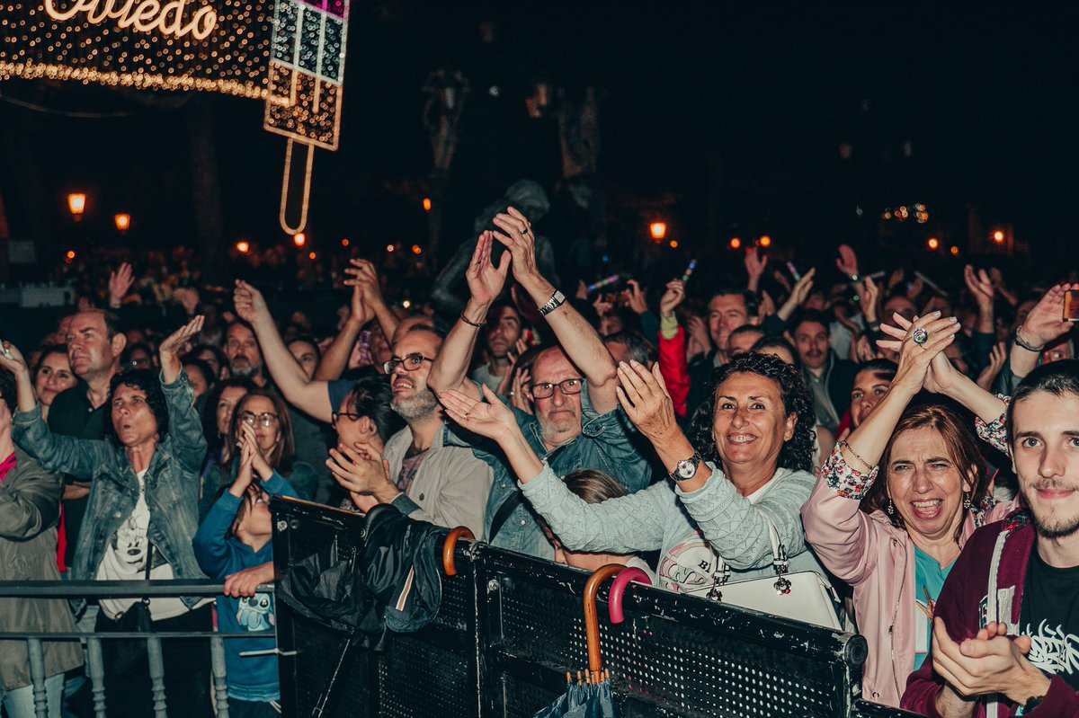Ana_Torroja's tweet photo. Oviedo, que noche tan llena de emociones…
Aún os siento! Gracias por una noche que llevaré siempre conmigo. Os quierooooooo ❤️❤️❤️ #TourVolver https://t.co/yHMcSP6xmL