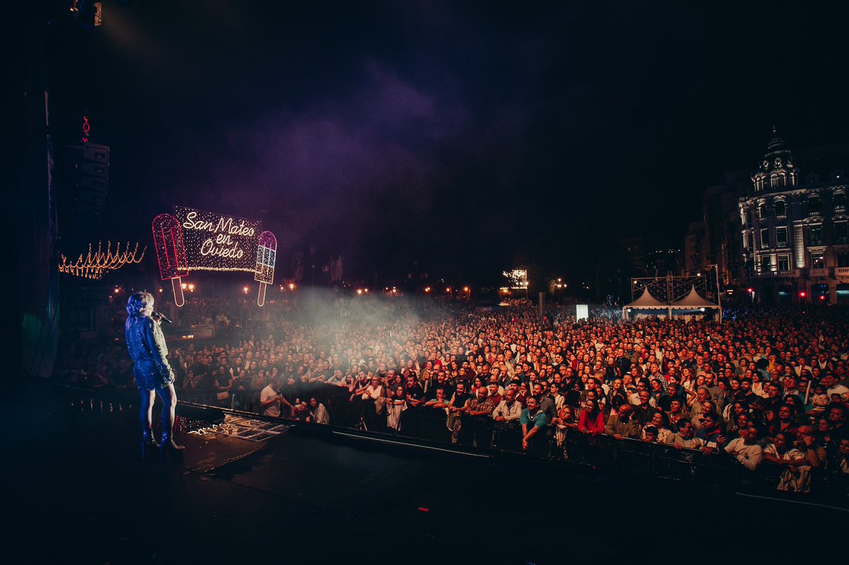 Ana_Torroja's tweet photo. Oviedo, que noche tan llena de emociones…
Aún os siento! Gracias por una noche que llevaré siempre conmigo. Os quierooooooo ❤️❤️❤️ #TourVolver https://t.co/yHMcSP6xmL