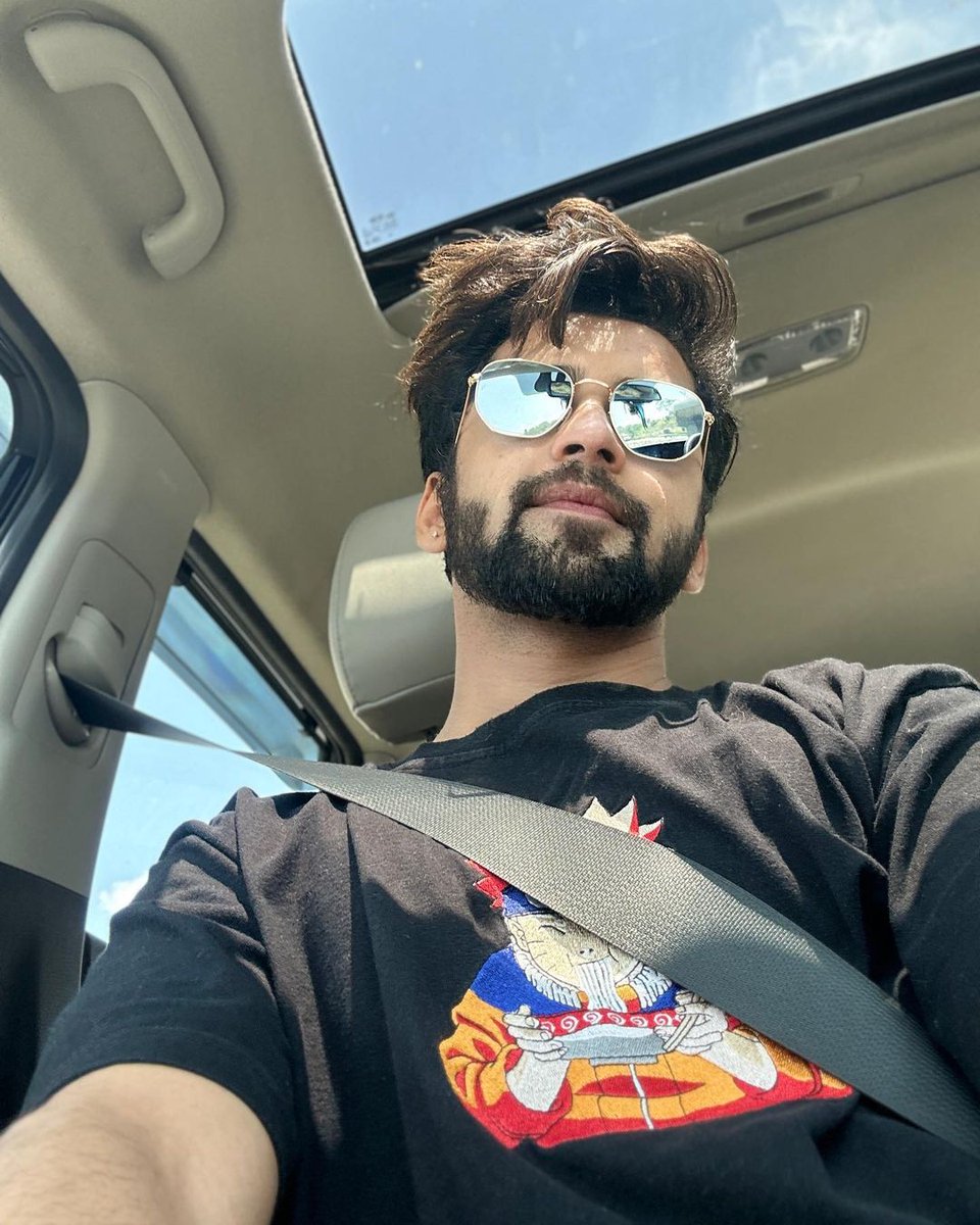 onlyforsumedh's tweet photo. which is your favourite picture of sumedh in shades/glasses?

quote or reply using the hashtags 

#SumedhMudgalkar #Sumedhians https://t.co/4soEjfs9aV
