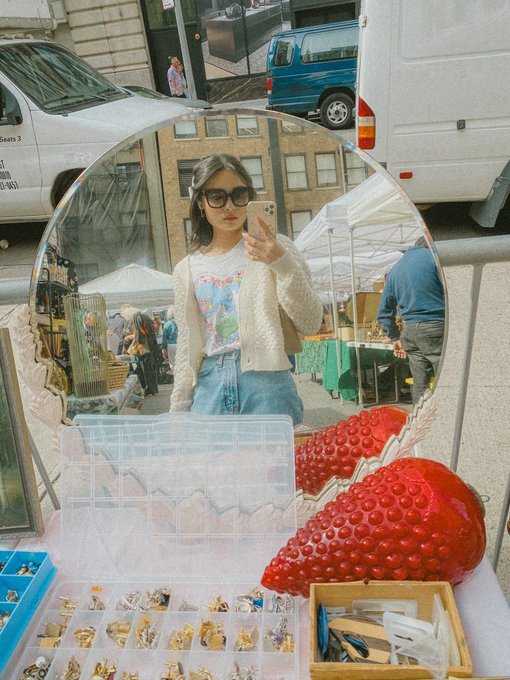 i love flea markets and cats https://t.co/51lQizAJwV