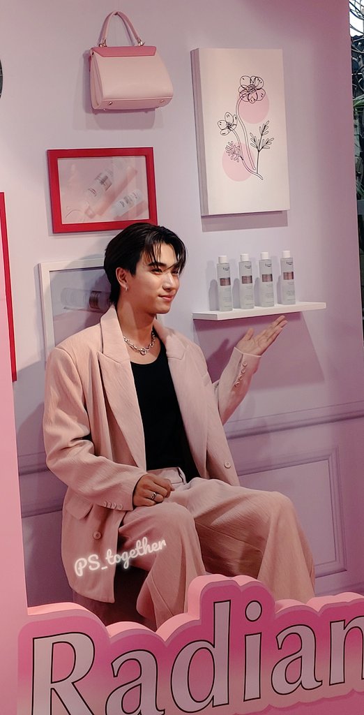 Chutika71396854's tweet photo. น่ารักสุดๆมุมุตั้งใจทำงาน🥰🥰😘🖤🐯@perthppe
#EucerinxMchoice2023
#PerthppexEucerin #PerthTanapon #KDPPE
#MCH23xPerth
#Mchoice2023 https://t.co/HntFLP4jNU
