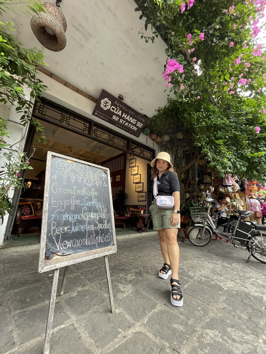 Aku setiap holiday pasti selalu pesennya di <a href="/tiket/">tiket.com</a> kaya pas aku ke Vietnam!✨ Ini aku dapet tiket pesawat dijamin harga termurah. Hunting aja guyss langsung promonya di link ini 👇🏻
go.tiket.com/CarnellinYulya… 

#Sobattiket #Bulatkantiketmu #tiketMurah 🥰