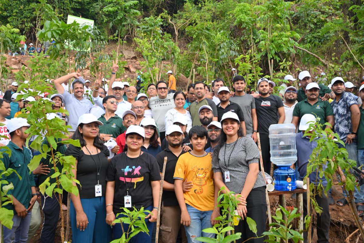 BDA_BBSR's tweet photo. Community Participation At Its Best!
Students, Teachers, IT professionals, Doctors, Nurses, SHG members, NGOs, Senior Citizens, Politicians, Officers planted saplings & took pledge to take care it for next 3 yrs at #SikharchandiHill.
#SabujaPahada
@CMO_Odisha @ForestDeptt https://t.co/YRJDKycBPt