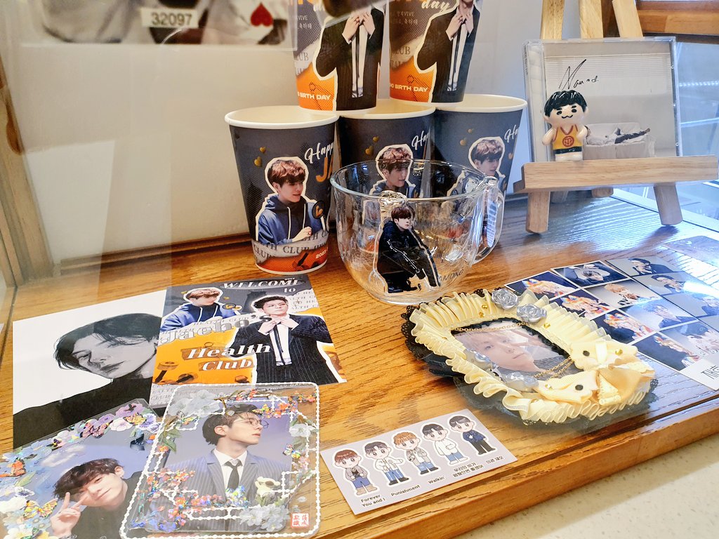 pur_Grape_ple's tweet photo. 입덕하고 처음 맞는 재호 오빠의 생일이었는데 생카 꾸밈에 정성과 사랑이 보였어요💛 감사합니다 :)
#재호와_나몽의_행복VIBE
#생일을_나노단위로_축하해 https://t.co/d6xP5m7zi0
