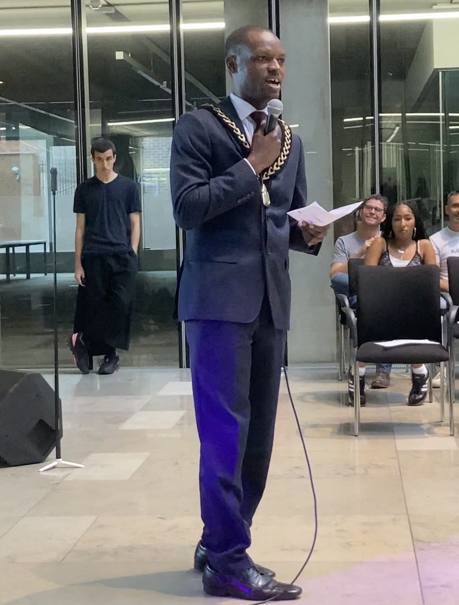 albrightonse22's tweet image. A huge thank you to photographer Robertson Egueye &amp;amp; Bettina Pagh designer/founder of House of Avida and everyone else involved in last night&apos;s fundraiser for our #CommunityFridge and Southwark Women&apos;s Network. 

What a night! ❤️