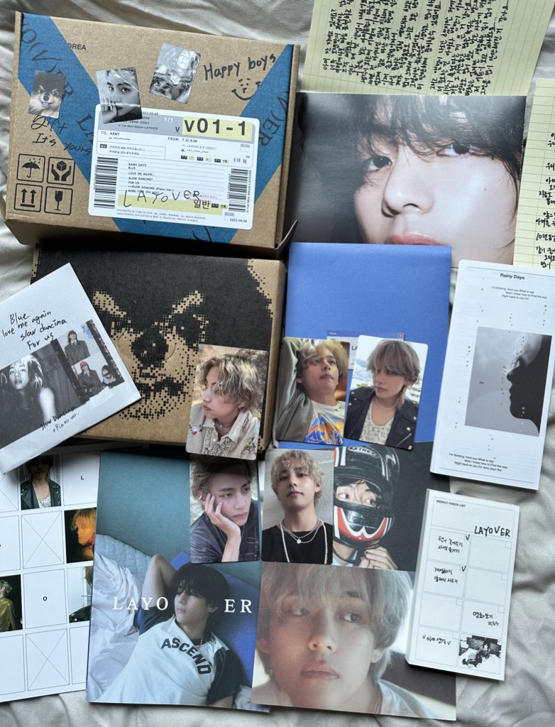 binnie_nonna's tweet photo. sunday ☀️ unboxing #binnie_mails 💌 V’s first album 💿 layover https://t.co/gVR44l7GiV