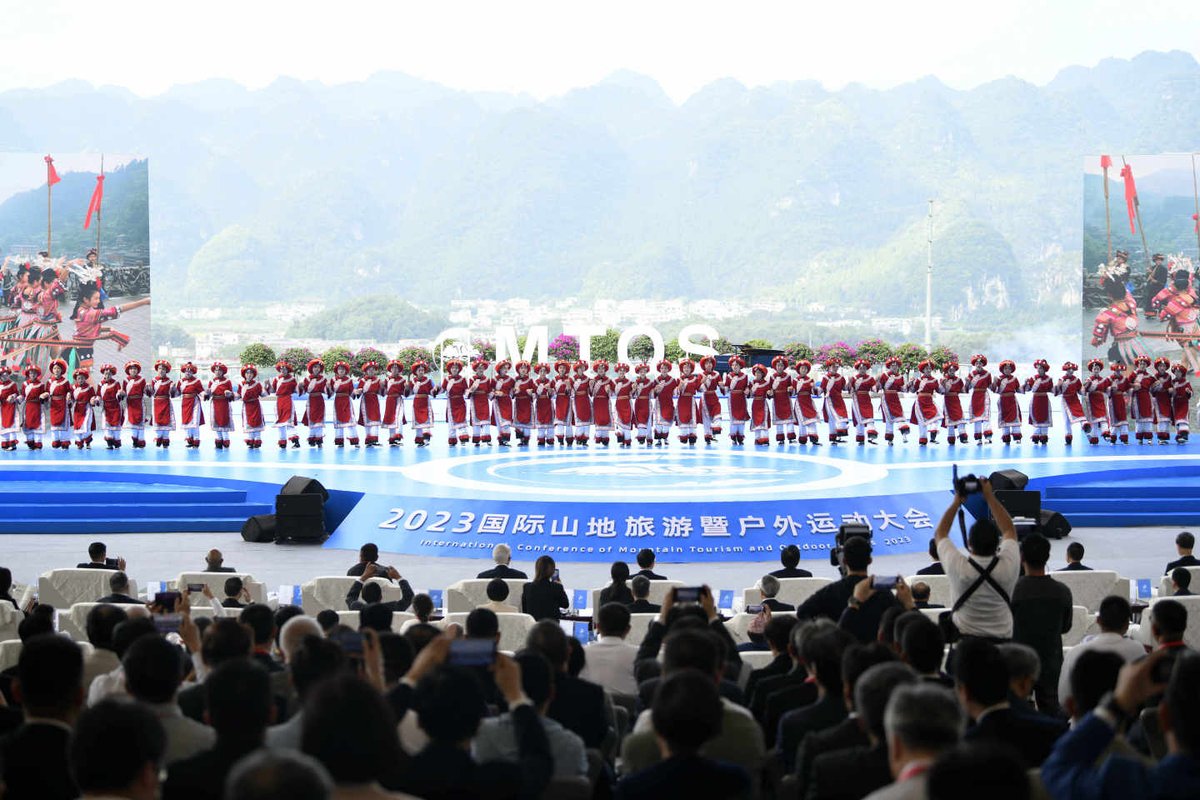 ChinaDaily's tweet image. Global guests involved in mountain tourism and outdoor sports met in China&apos;s mountainous rich Qianxinan Bouyei and Miao autonomous prefecture to unveil the 2023 International Conference of Mountain Tourism and Outdoor Sports, or #MTOS, in Xingyi city. bit.ly/3RmRoES