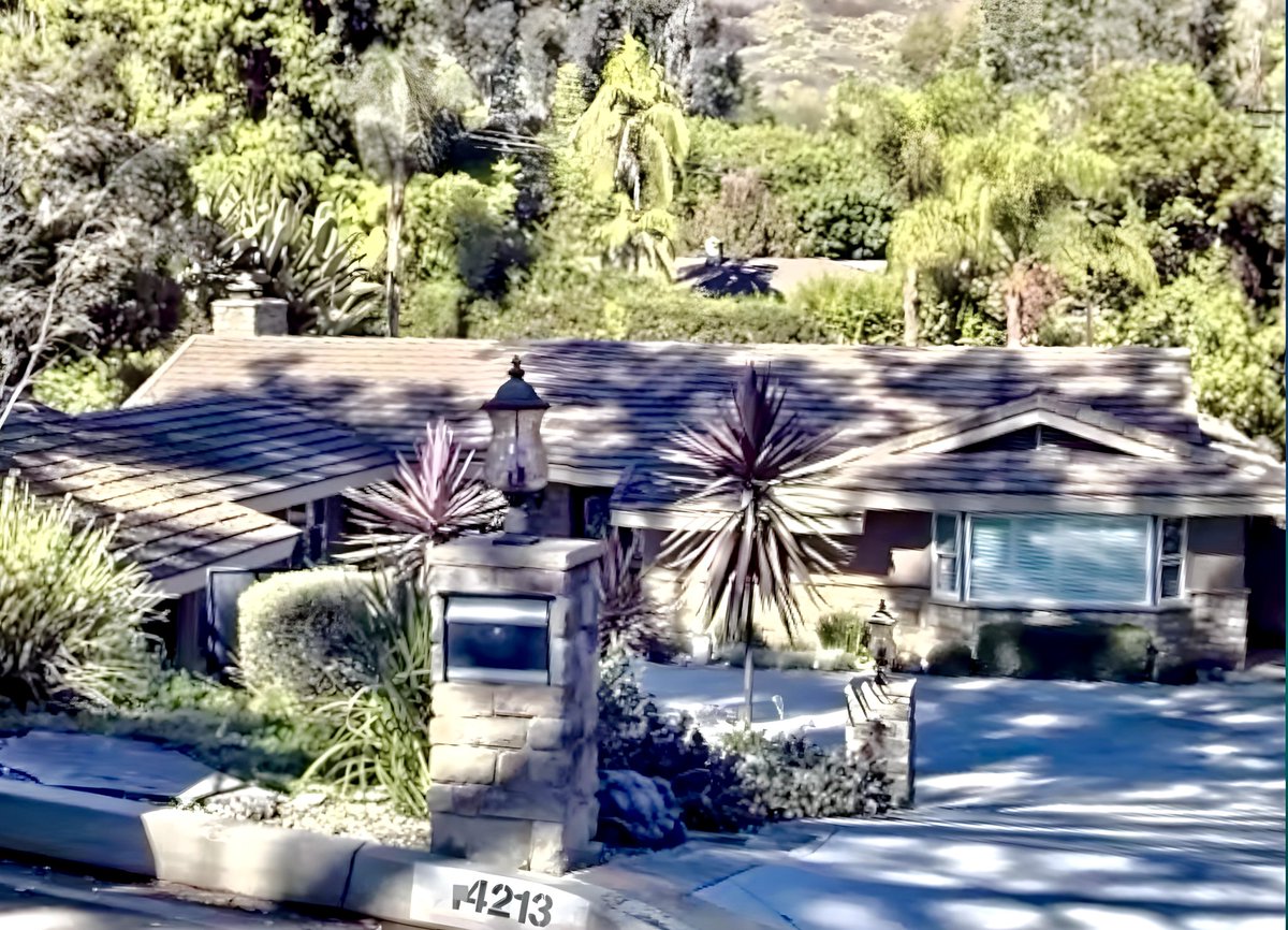meadowsalestech's tweet photo. The house on Bronte Drive where I grew up and the school I attended, California High. #reunion #Calhi #ASBPresident #studentgov #athlete #cityservice https://t.co/0VCpvjF77K