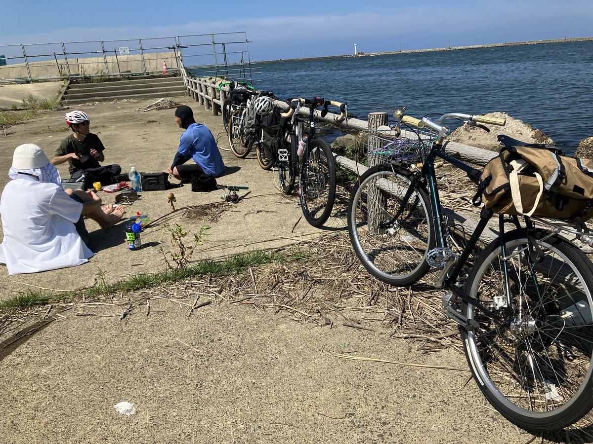 SURVA's tweet photo. 海辺の茶会。
#サーバの朝ライド
#ride2inch
#surlybikes #surlydisctrucker #surlymidnightspecial #cronicdelightgeo #sigrando #cycling #サイクリング #bikefishing
#rideforfishing #ridefish #bikeandfishing #ridefishing #rideandfishing
#camp #キャンプ #outdoor #アウトドア #福井 https://t.co/v6GiyXbGa5