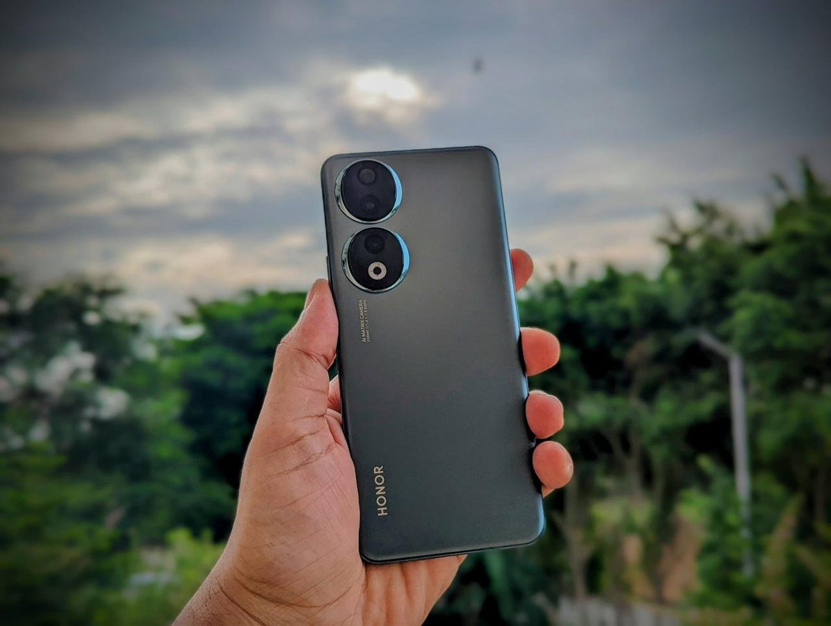 stufflistings's tweet image. Today, I&apos;m giving away the newly launched #Honor90 to the #stufflistingsarmy 😍
To win:
1. Like this post
2. Repost this post using #Honor90giveaway #Honor90
3. Answer some questions
Happy winning ❤️