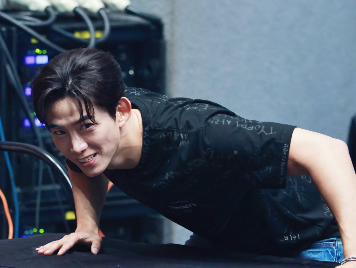 ykc103177's tweet photo. 23.09.16 SpecialTY
ㅋㅋㅋㅋㅋㅋㅋ
@taeccool

#옥택연 #택연 #玉澤演
#oktaecyeon #taecyeon
#SpeialTY #2PM #투피엠 https://t.co/V4bDLVwsS3