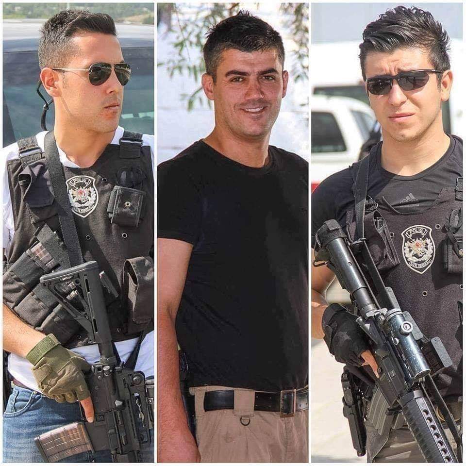 17 Eylül 2015 yılında Bitlis'ten görev için Muş'a giderken geçirdikleri trafik kazasında şehit olan Özel Harekat polisleri Cüneyt Bankur, Serkan Saka ve Veysel Burak Ergül'ü şehadetlerinin 8. yılında rahmet ve dualarla anıyoruz. Şehitlerimize 1 Fatiha okuyalım.