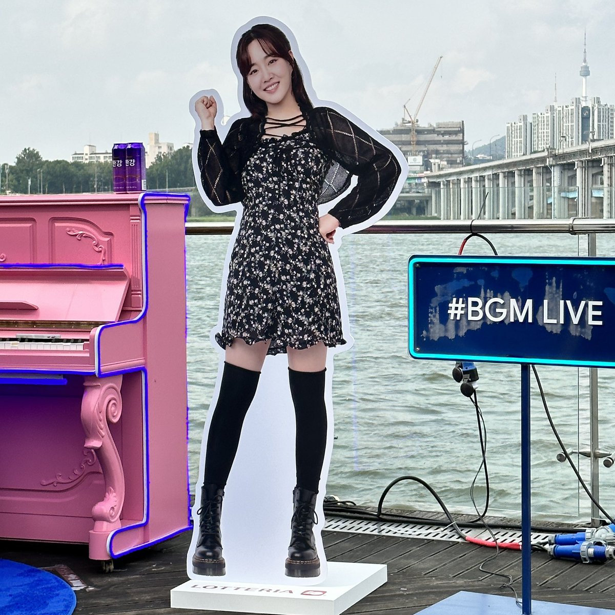 cus486's tweet photo. #롯데리아 #bgmlive #lotteria https://t.co/JR98NTwCr3