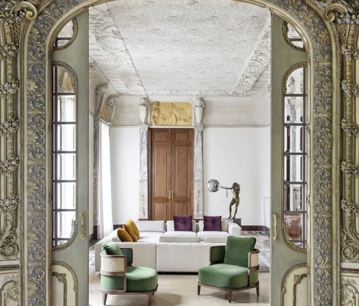 kmpfurniture's tweet photo. modernist pieces such as round shaped mirrors and tables, colourful seating arrangements, contemporary lighting fixtures, and sleek kitchen cabinets. The result is nothing less of breathtaking.
#moderninterior #classicarchitecture #miamiinspiration #biscaynebay #coralgablesliving https://t.co/PrnBGnECyZ