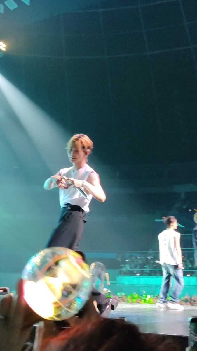 auteezer's tweet photo. ayako na mag-watermark but thank you for last night, @ATEEZofficial 💗 https://t.co/KIvYLD5OJa