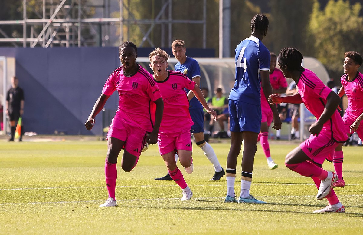 HammyEnd's tweet photo. #Fulham U18s cruise to victory over #Chelsea
https://t.co/fjjyBglxcq #ffcu18s #couw #U18PL #madeatmotspur #oneteaminfulham https://t.co/pcIbNapCgc