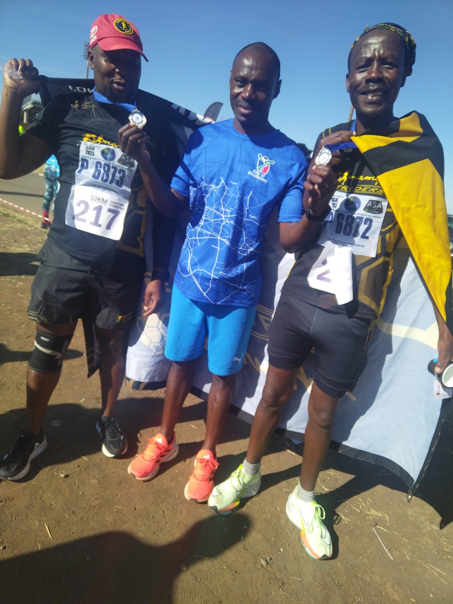 Humbu30's tweet image. Runner's Daveyton Street Mile #MamepeStriders #OwnPace #WeMove #FRC #RunWithLulubel #YourPersonalTrainer #FitCuppy #LuluLove #FetchYourBody2023 #RunningWithTumiSole #RunningWithSoleAC 🏃🏃🏃🏃
